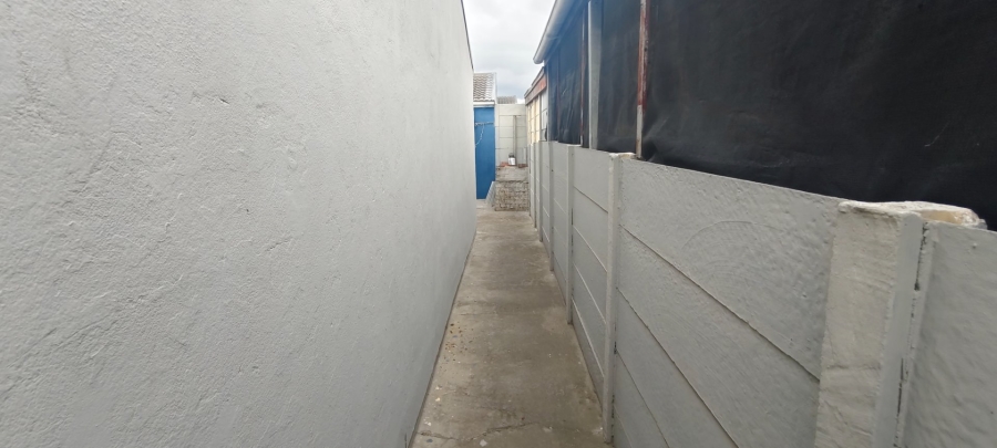 4 Bedroom Property for Sale in Strandfontein Village Western Cape